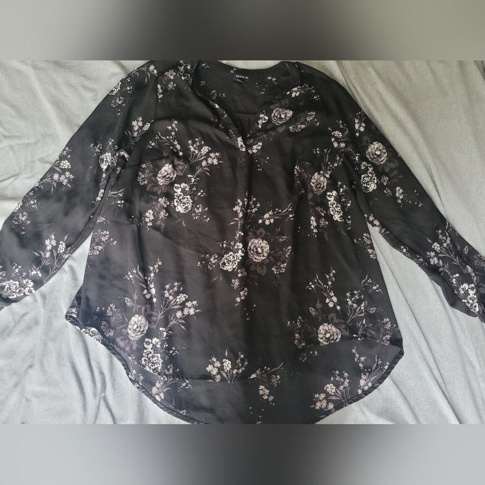 Torrid 00 Lightweight Blouse